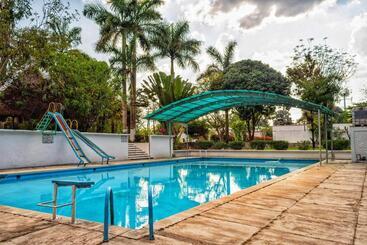 فندق Villa Blanca Suites