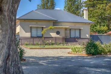 Tanunda S Magpie House
