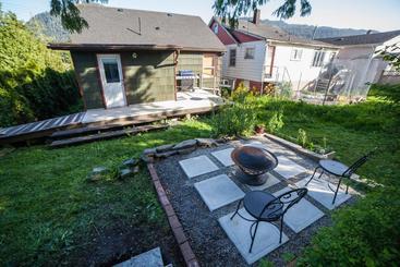 تختخواب و صبحانه Huckleberry Cottage