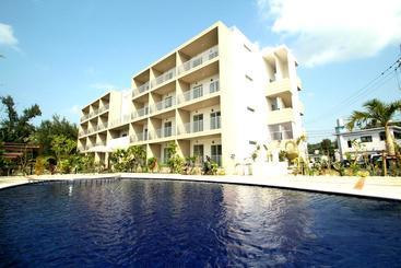 هتل Resort Class Inn Onna Village