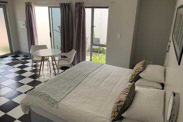 تختخواب و صبحانه Hp Twelve Accommodation