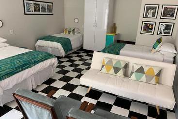 تختخواب و صبحانه Hp Twelve Accommodation