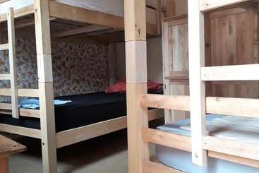 تختخواب و صبحانه La Cúpula Hostel & Camping
