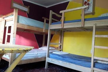 تختخواب و صبحانه La Cúpula Hostel & Camping