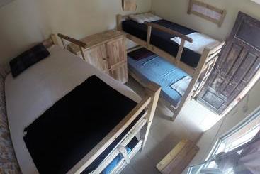 تختخواب و صبحانه La Cúpula Hostel & Camping