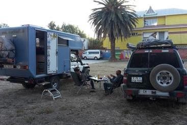 تختخواب و صبحانه La Cúpula Hostel & Camping