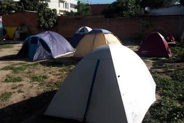 تختخواب و صبحانه La Cúpula Hostel & Camping