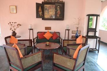 تختخواب و صبحانه Lily Pool Villa
