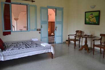 تختخواب و صبحانه Lily Pool Villa