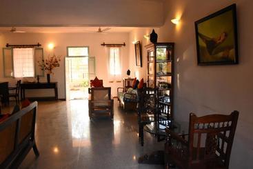 تختخواب و صبحانه Lily Pool Villa