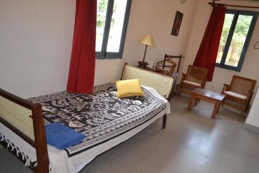 تختخواب و صبحانه Lily Pool Villa