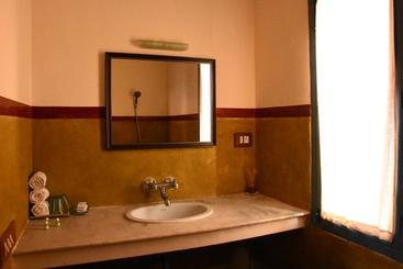 تختخواب و صبحانه Lily Pool Villa
