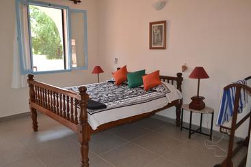 تختخواب و صبحانه Lily Pool Villa