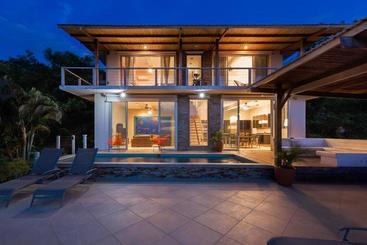 تختخواب و صبحانه Casa Chachacha