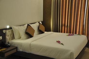 Mango Hotels Tansha Regal