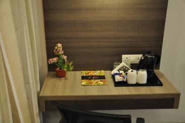 Mango Hotels Tansha Regal