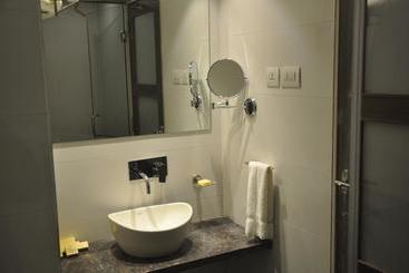 Mango Hotels Tansha Regal