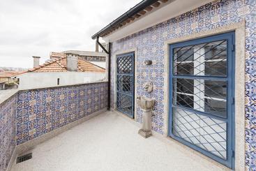مسافرخانه Go2oporto @flores Guest House