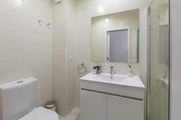 مسافرخانه Go2oporto @flores Guest House