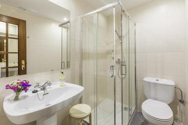 مسافرخانه Go2oporto @flores Guest House