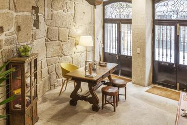مسافرخانه Go2oporto @flores Guest House