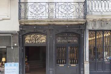 مسافرخانه Go2oporto @flores Guest House