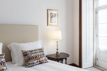 مسافرخانه Go2oporto @flores Guest House