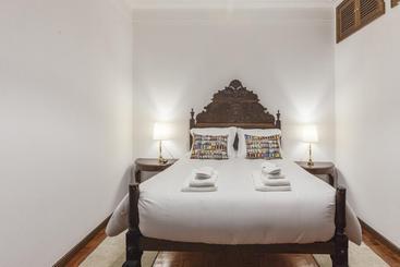 مسافرخانه Go2oporto @flores Guest House