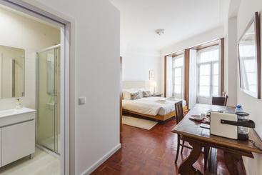 مسافرخانه Go2oporto @flores Guest House