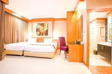 هتل Romantic Khon Kaen