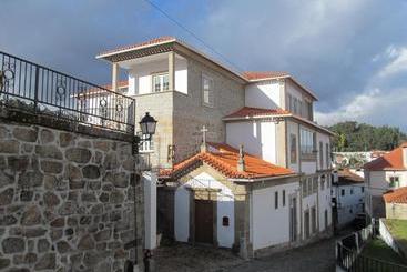 هتل Solar Da Capela