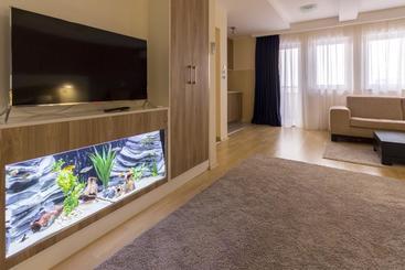 Airport Hotel Garni