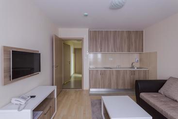 Airport Hotel Garni