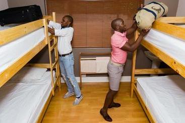 هاستل George Backpackers
