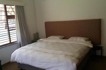 هاستل George Backpackers