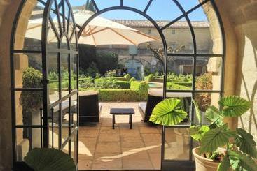 تختخواب و صبحانه Domaine De Fos