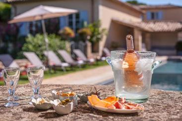 تختخواب و صبحانه Domaine De Fos