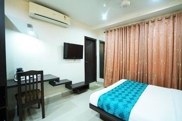 هتل Aarya Inn