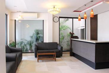 هتل Aarya Inn