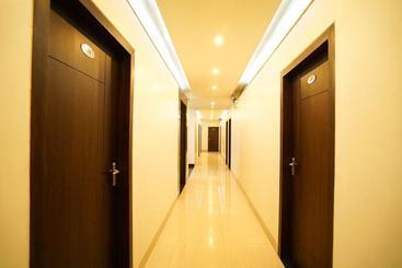 هتل Aarya Inn