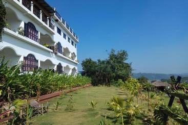 هتل Kumudra Hill  Mountain View