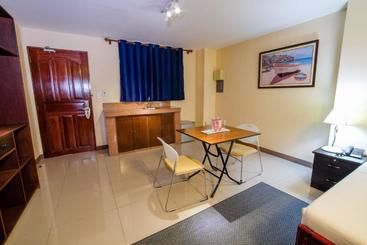 בית מלון כפרי Zen Rooms Mabini Ermita