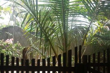 酒店 Island Breeze Inn