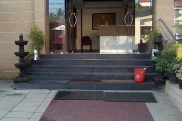 هتل Lalitha Inn