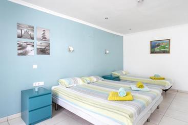 تختخواب و صبحانه Casa Caleda