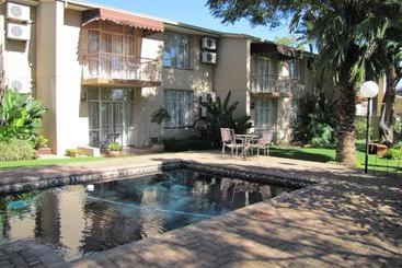 בית מלון כפרי Jacaranda Lodge
