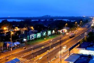 هتل Sudarshan City Walk