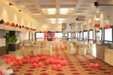 هتل Sudarshan City Walk