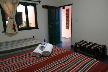 هتل Hostal Milmahuasi Iruya
