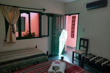 هتل Hostal Milmahuasi Iruya